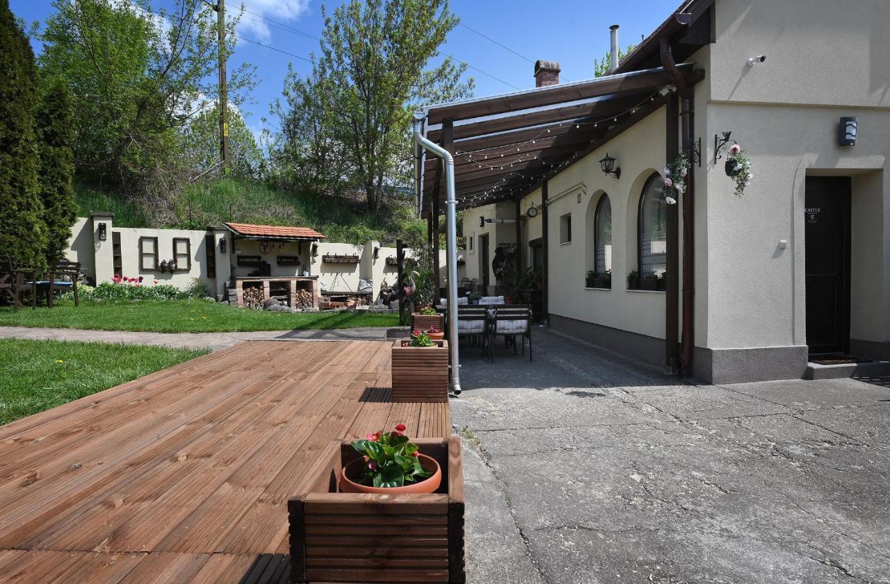 Castle Garden Apartman Eger Exterior photo